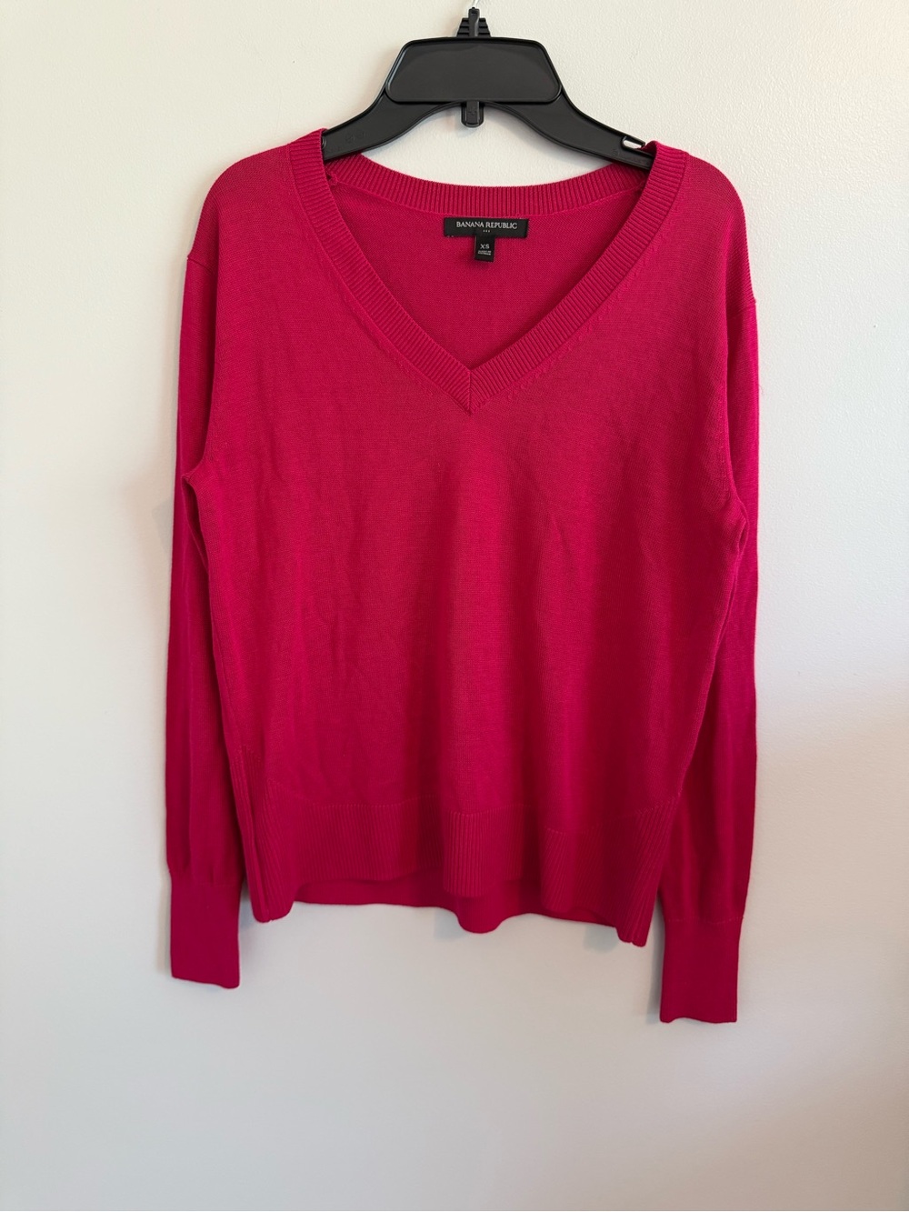Banana Republic Women's V-Neck Sweater in Vibrant Magenta